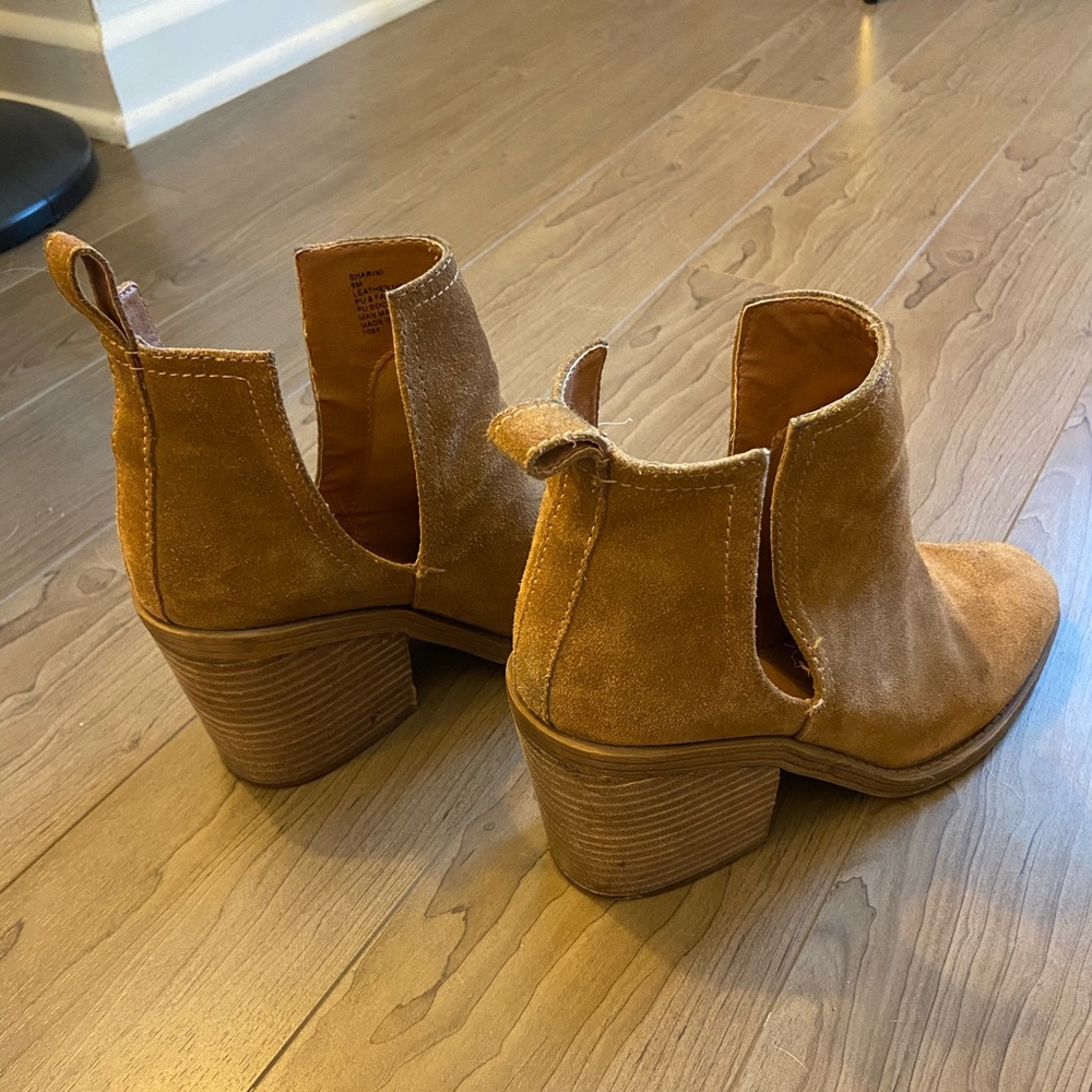 Steve Madden Sharni Camel Booties, size 9